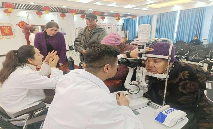 努尔巴格“眼科义诊进社区，健康服务暖人心”活动.jpg