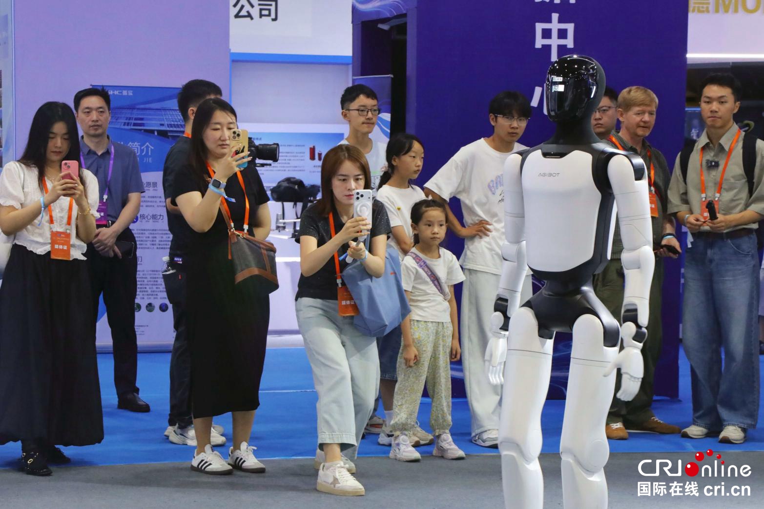 【2026打卡中国】满满黑科技!“机器人+”见证山东智造硬核实力